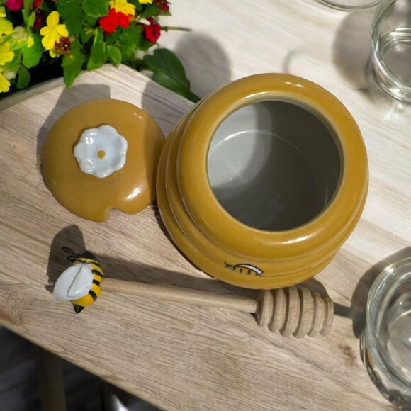 Hand-Painted Mini Ceramic Honey Pot With Lid & Dipper - Picture 5 of 6
